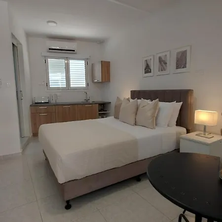 Phaedrus Living: Alkminis Seaside Luxury Flat 02 *