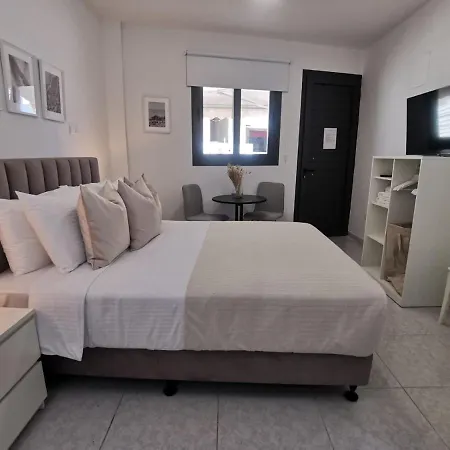 Phaedrus Living: Alkminis Seaside Luxury Flat 02 Apartment