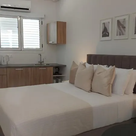 Phaedrus Living: Alkminis Seaside Luxury Flat 02 Appartamento *